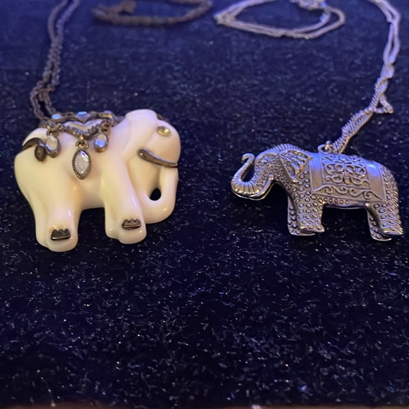 Elephant bundle! White with metal and diamond (fake), silver with designs 🐘 - Picture 4 of 5